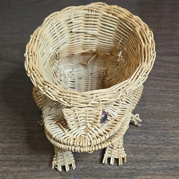 *Vintage 1970s Wicker Frog Planter - Picture 2 of 12